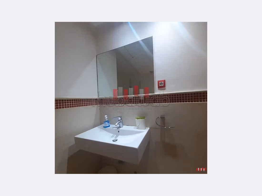 Bellissimo appartamento in affitto. Superficie 54 m². Posto auto e ascensore. 