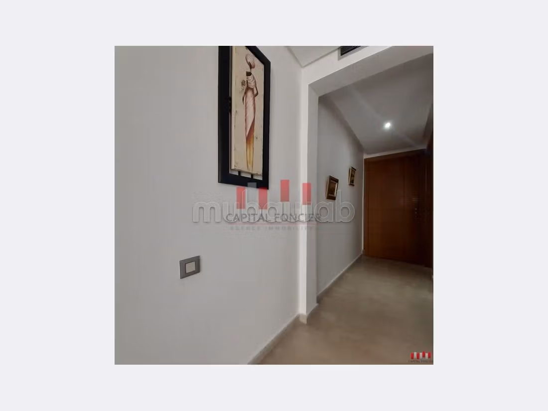 Bellissimo appartamento in affitto. Superficie 54 m². Posto auto e ascensore. 