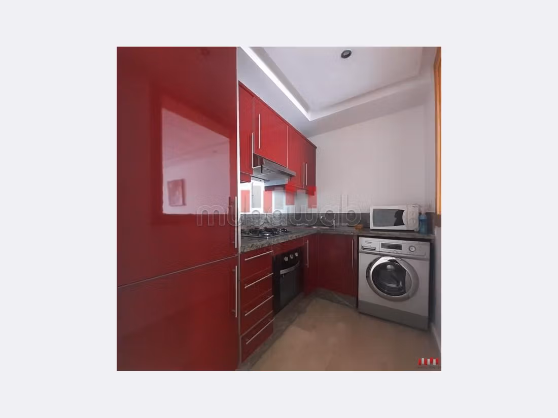 Bellissimo appartamento in affitto. Superficie 54 m². Posto auto e ascensore. 