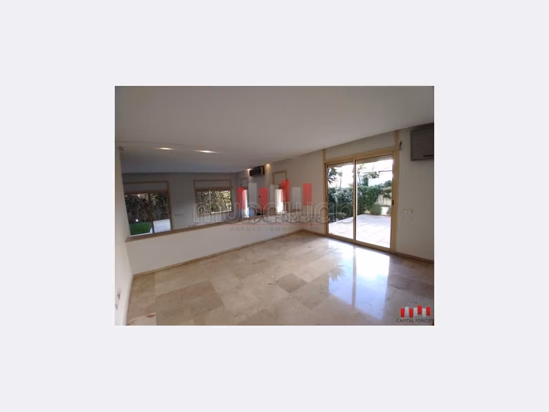 Luxury villa for rent in Californie. Large area 500 m². Green areas, Balcony