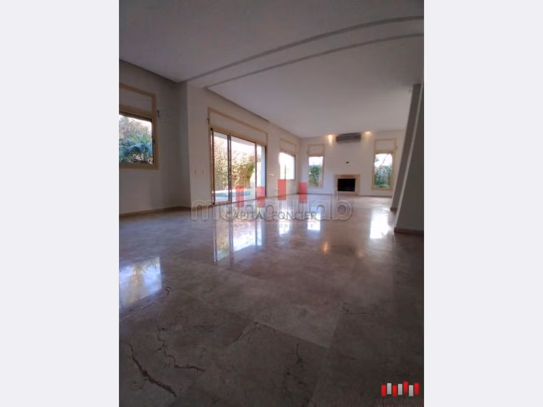 Luxury villa for rent in Californie. Large area 500 m². Green areas, Balcony