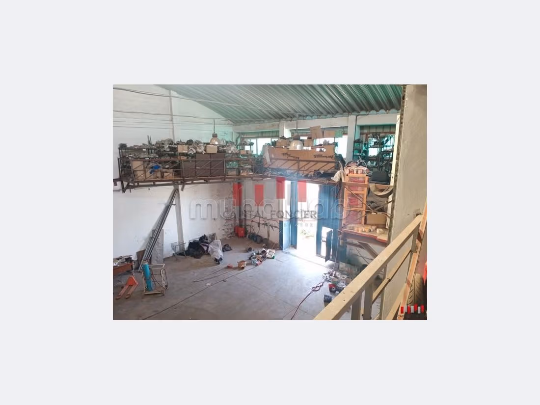 مكاتب ومحلات للبيع ببوسكورة. المساحة 1700 م². 