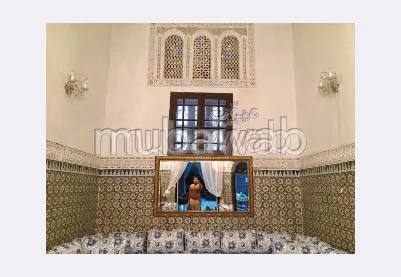 اشتري رياض رائع ب المدينة القديمة. المساحة الإجمالية 400 م². مطل على البحر. 