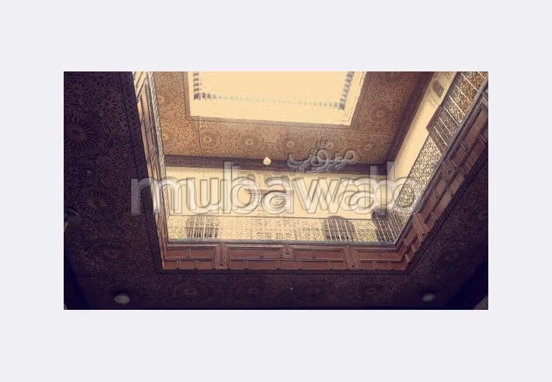 اشتري رياض رائع ب المدينة القديمة. المساحة الإجمالية 400 م². مطل على البحر. 