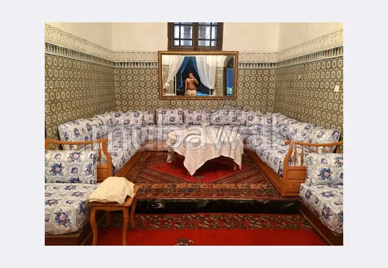 اشتري رياض رائع ب المدينة القديمة. المساحة الإجمالية 400 م². مطل على البحر. 