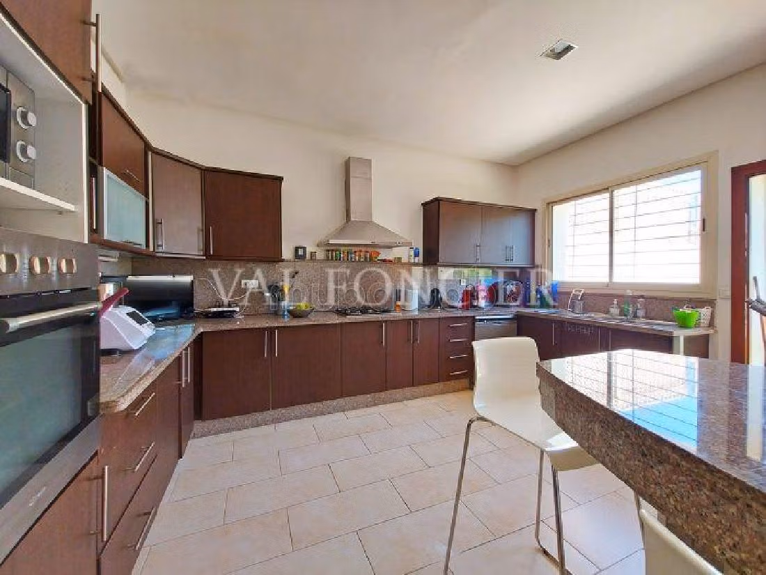 Luxury Villa for rent in Ain Diab. 10 Small bedroom. Green area, Balcony. 