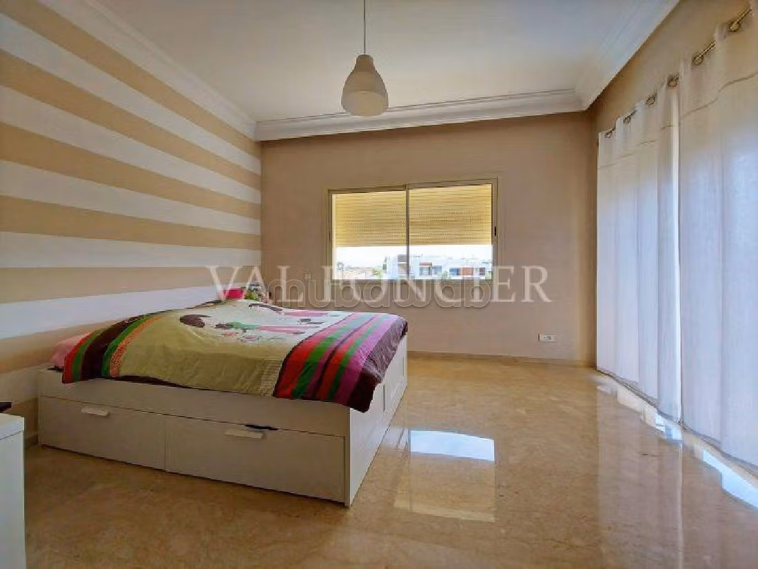 Luxury Villa for rent in Ain Diab. 10 Small bedroom. Green area, Balcony. 