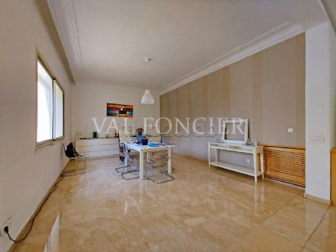 Luxury Villa for rent in Ain Diab. 10 Small bedroom. Green area, Balcony. 