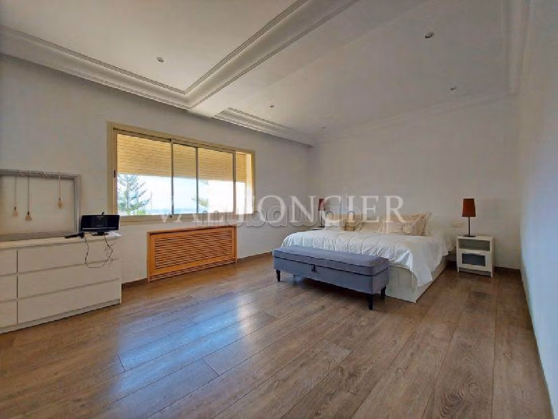 Luxury Villa for rent in Ain Diab. 10 Small bedroom. Green area, Balcony. 