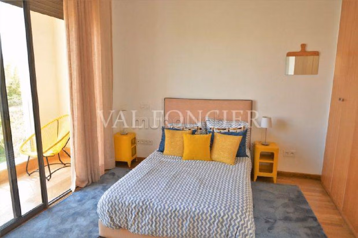 In de verhuur: villa's en luxe woningen in Ain Diab. 3 Kamers. Mooie tuin. 