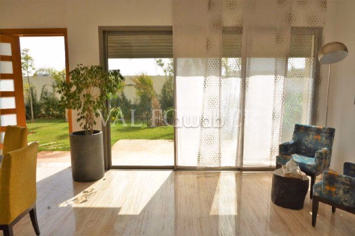 In de verhuur: villa's en luxe woningen in Ain Diab. 3 Kamers. Mooie tuin. 