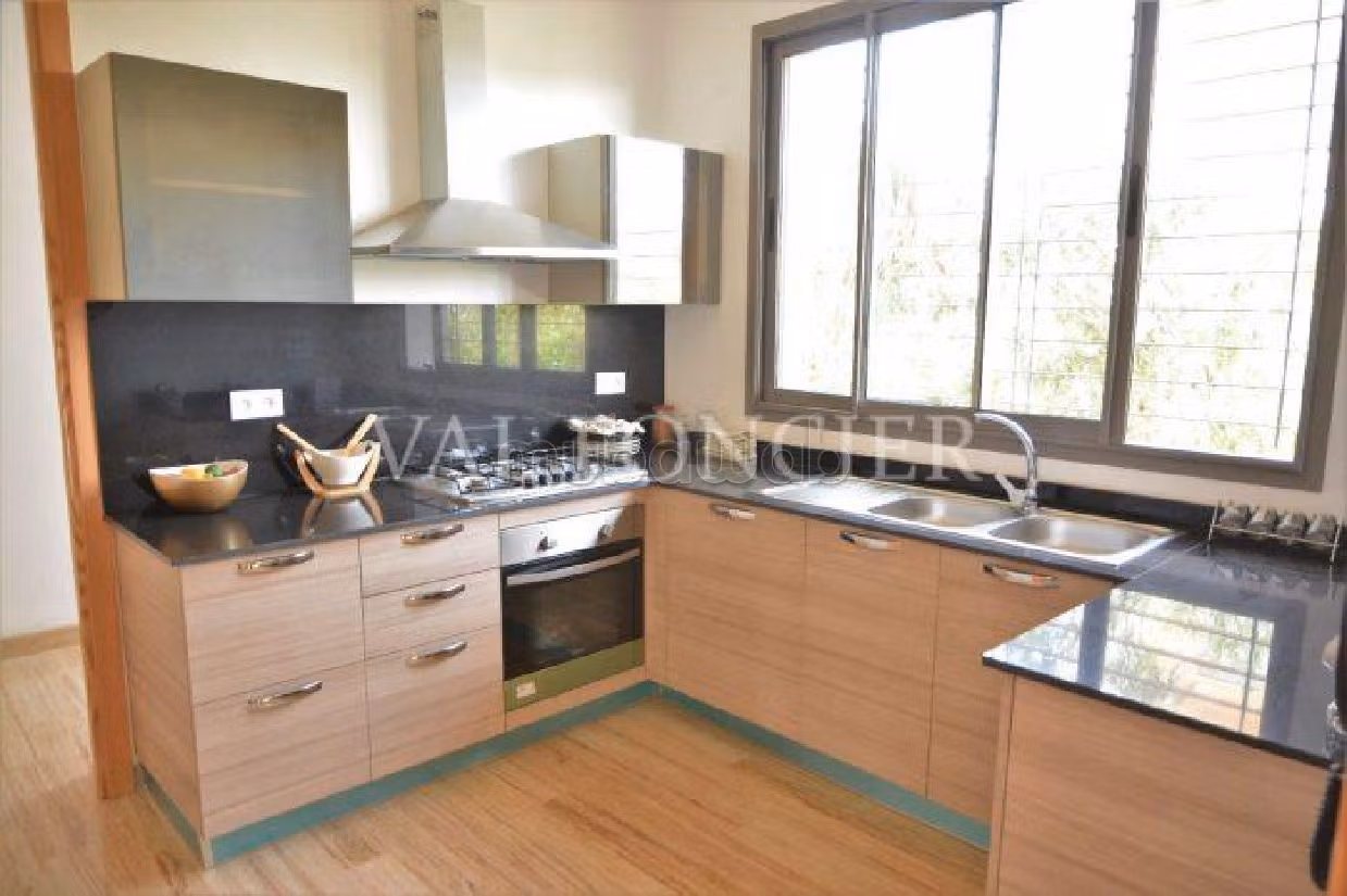 In de verhuur: villa's en luxe woningen in Ain Diab. 3 Kamers. Mooie tuin. 