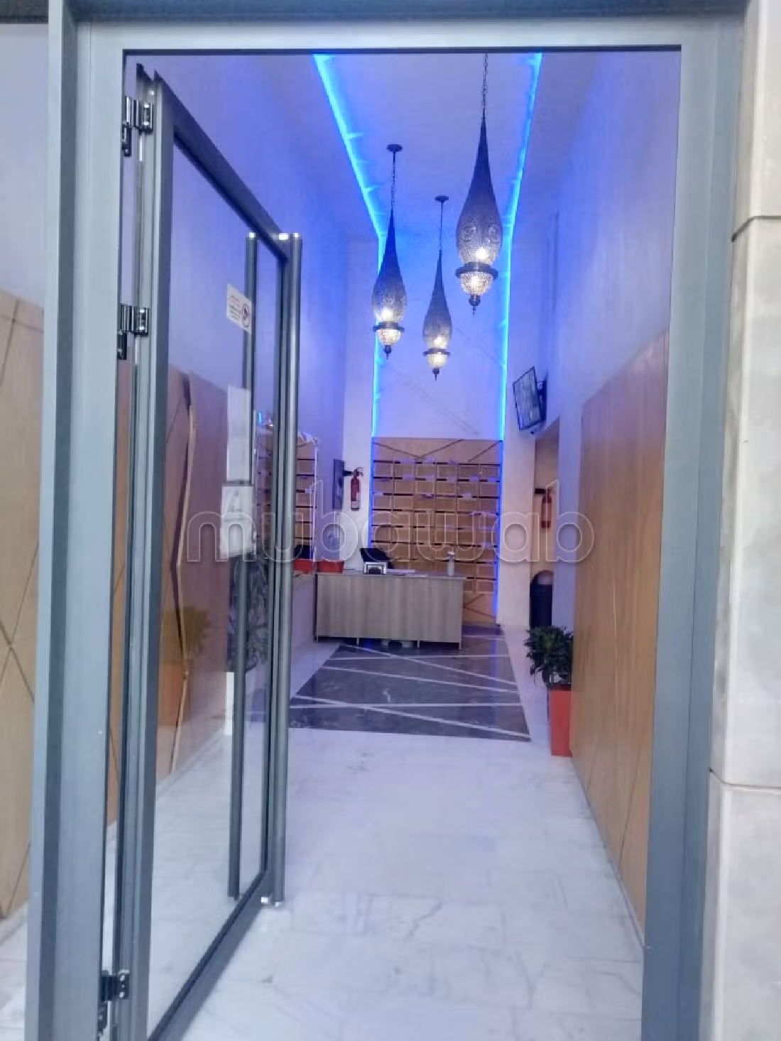 Pisos en alquiler en Guéliz. Dimensión 60 m². Salón marroquí y antena parabólica