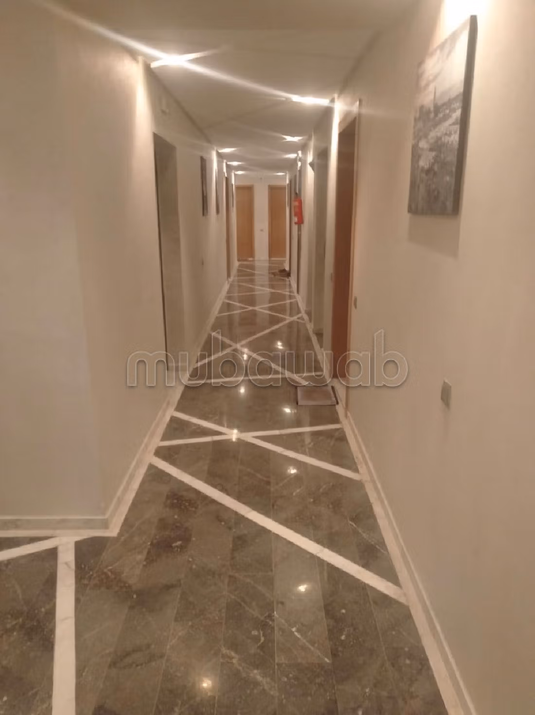 Pisos en alquiler en Guéliz. Dimensión 60 m². Salón marroquí y antena parabólica