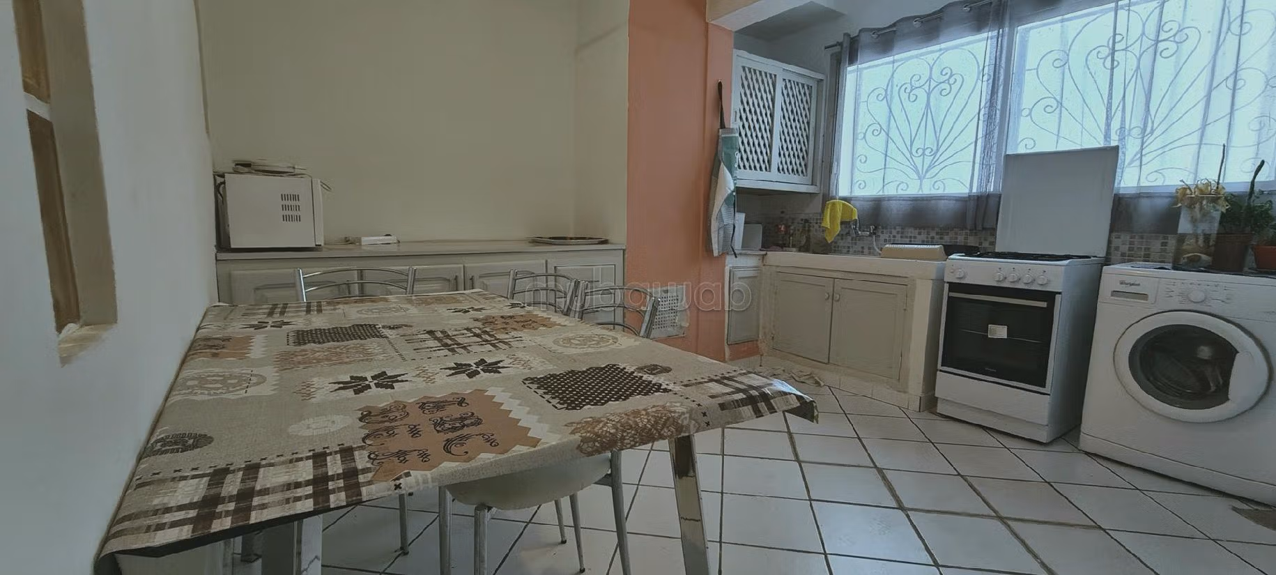 Oficinas en venta en Moulay Youssef. Pequeña superficie 120 m²;. Plazas de parking y terraza. 