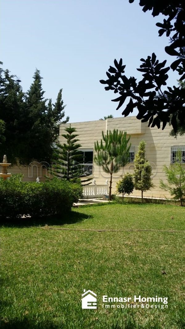 Villa avec grand jardin à la Soukra Chotrana 2