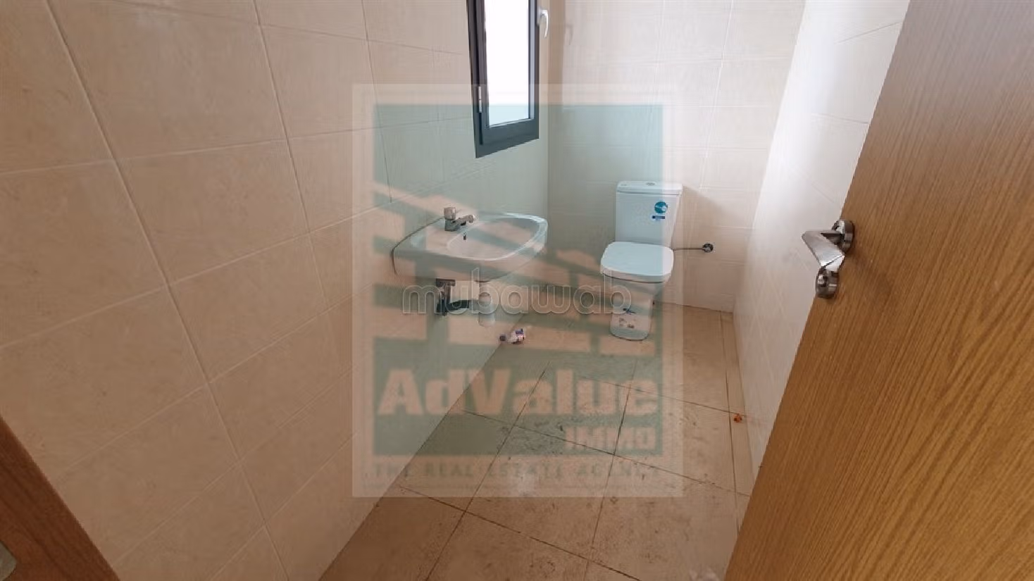 Oficinas y locales comerciales en alquiler. Gran superficie 1000 m²;. Sótano. 