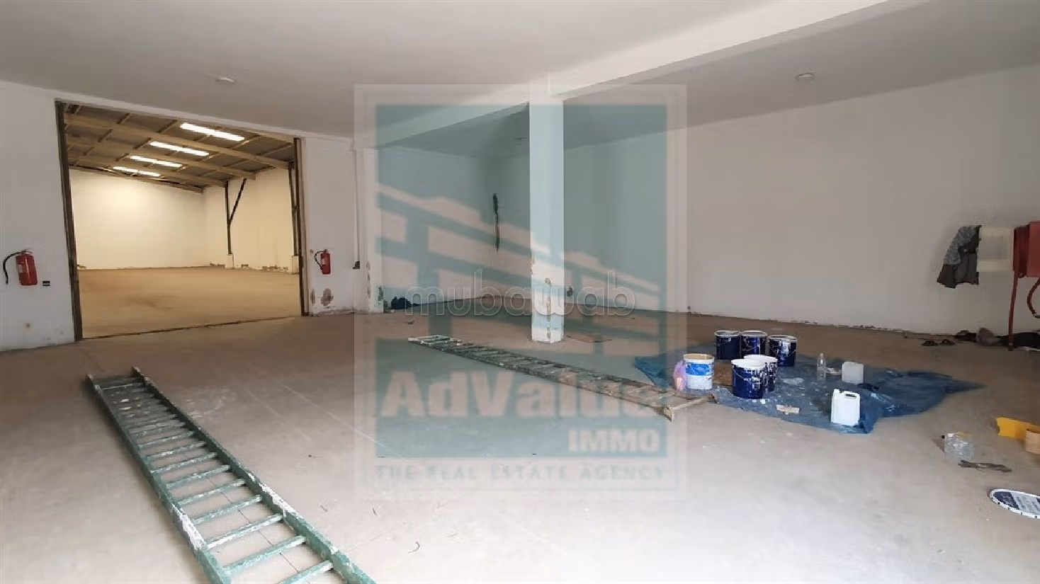 Oficinas y locales comerciales en alquiler. Gran superficie 1000 m²;. Sótano. 