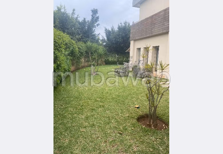 Straordinaria villa in affitto. 4 camere da letto. Piscina e servizio di concierge. 