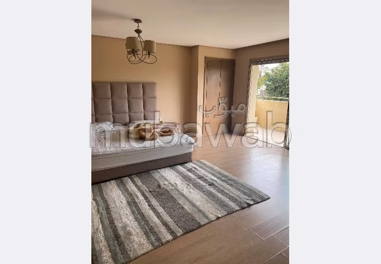 Straordinaria villa in affitto. 4 camere da letto. Piscina e servizio di concierge. 