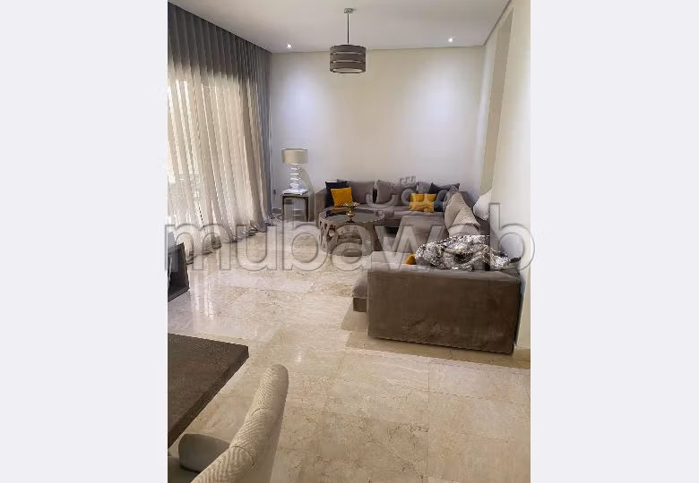 Straordinaria villa in affitto. 4 camere da letto. Piscina e servizio di concierge. 