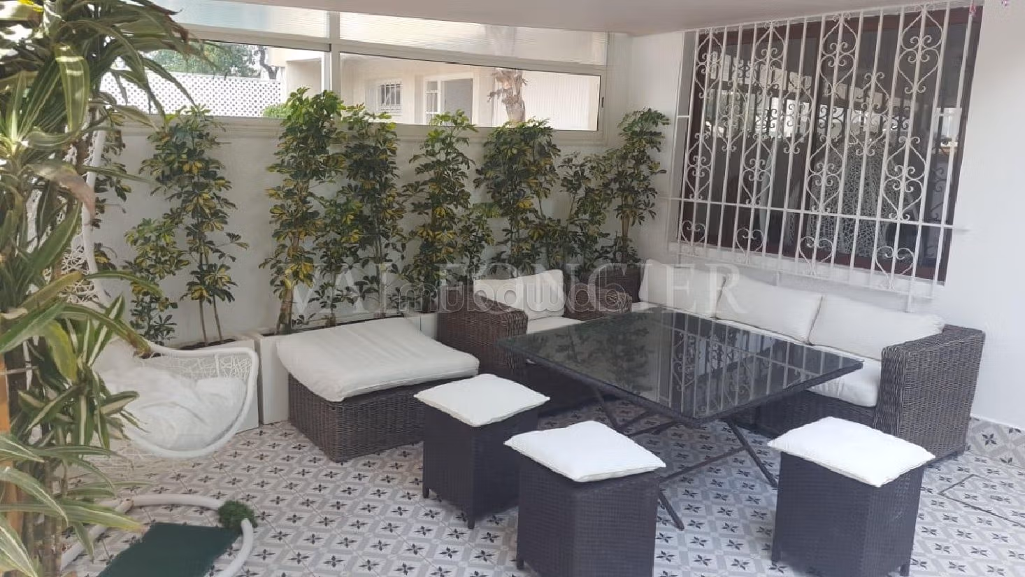 كراء فيلا فاخرة بالدارالبيضاء. المساحة 300 م². مفروشة. 