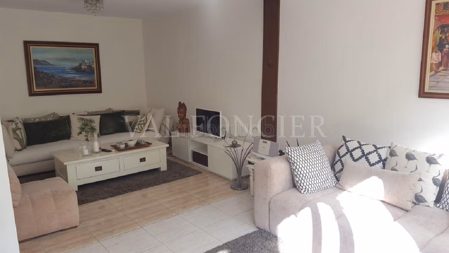 كراء فيلا فاخرة بالدارالبيضاء. المساحة 300 م². مفروشة. 