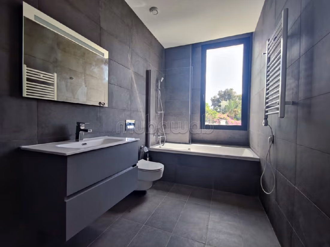 Luxury house for rent in Anfa. 5 Dormitory. Double glazed windows and central heating. 