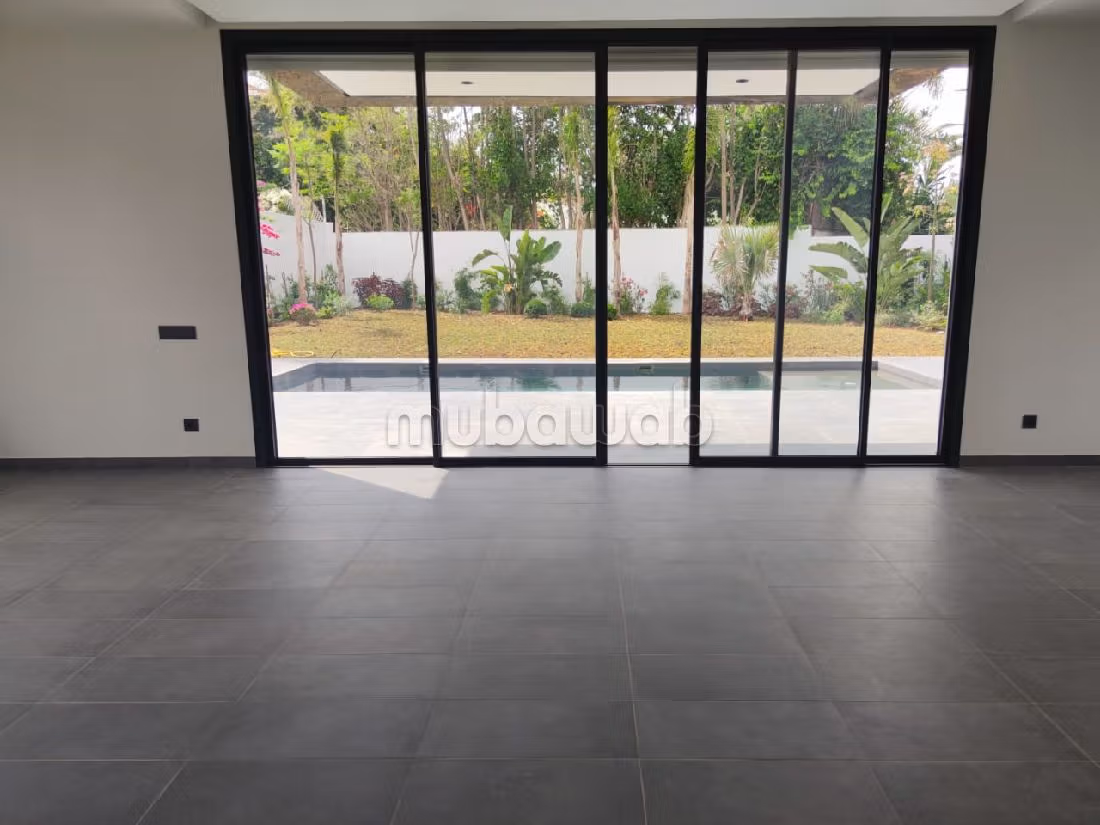 Luxury house for rent in Anfa. 5 Dormitory. Double glazed windows and central heating. 