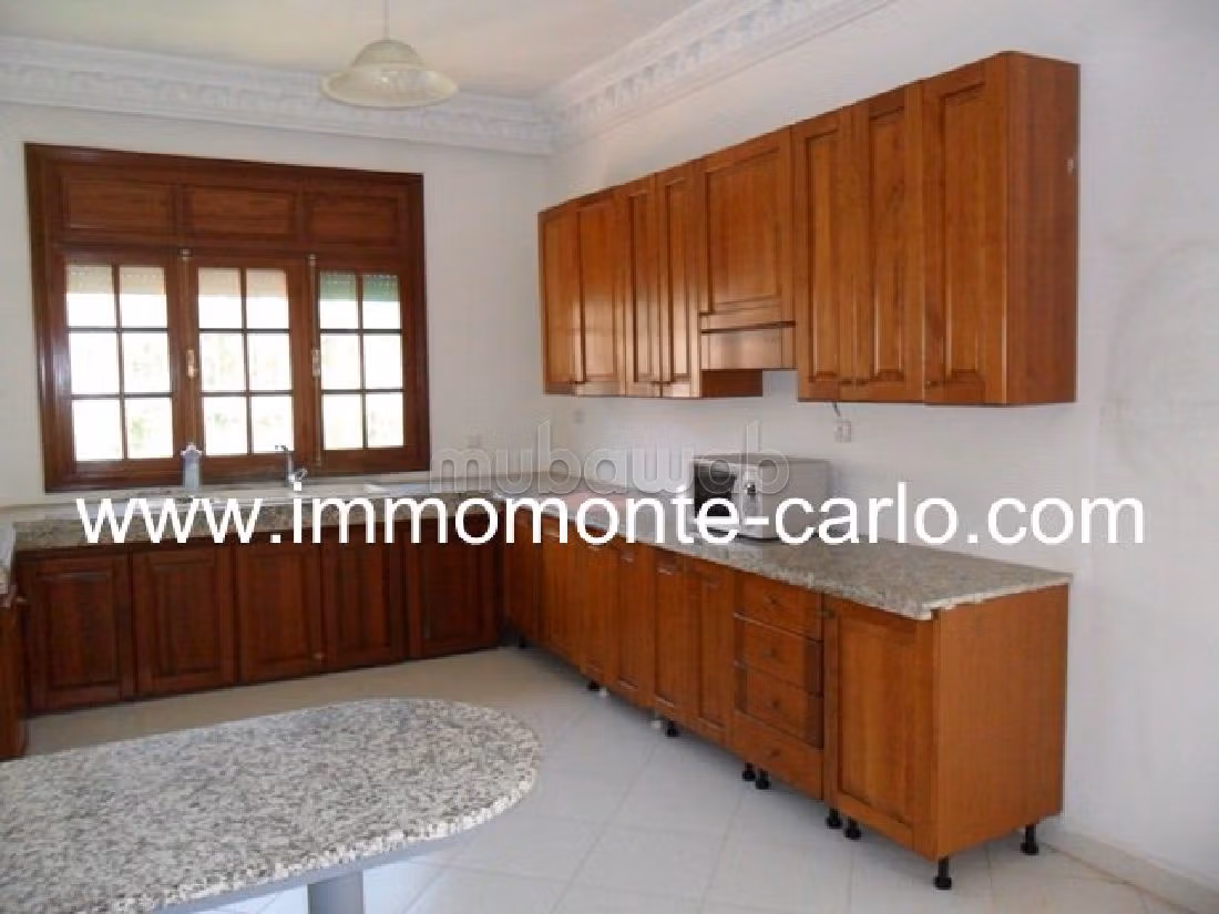 Property for rent in Souissi. Large area 400 m². Carpark, Balcony.