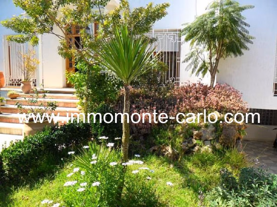 Property for rent in Souissi. Large area 400 m². Carpark, Balcony.