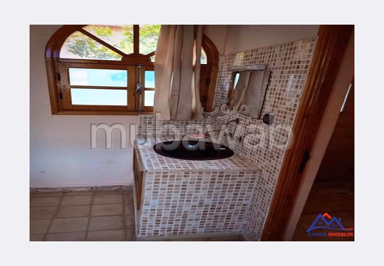 فيلا رائعة للبيع ب أوناغة. المساحة 490 م². مسبح كبير. 