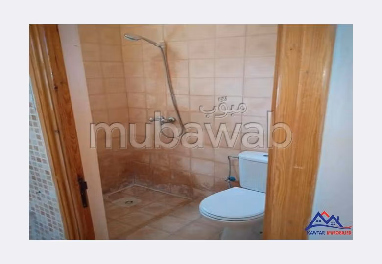 فيلا رائعة للبيع ب أوناغة. المساحة 490 م². مسبح كبير. 