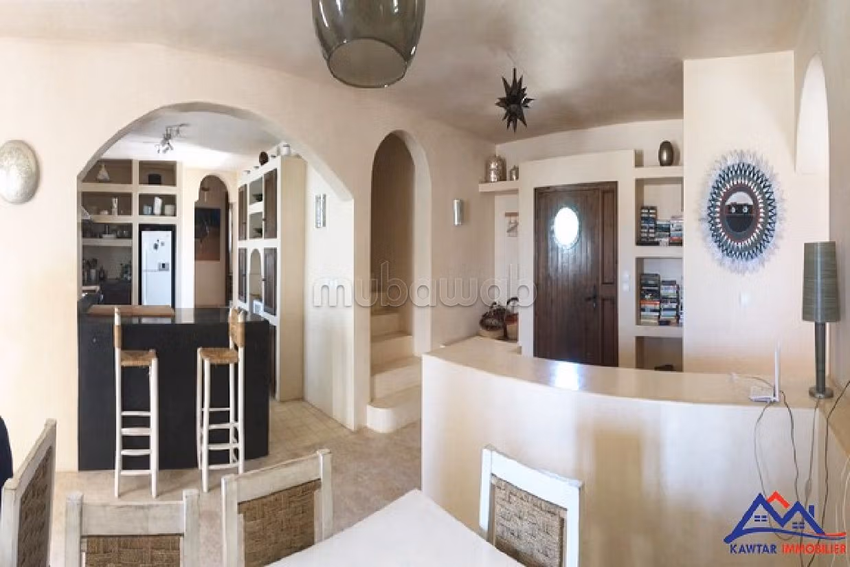 فيلا جميلة للبيع ب طريق آسفي. 5 قطع مريحة. المدفأة وحارس الإقامة