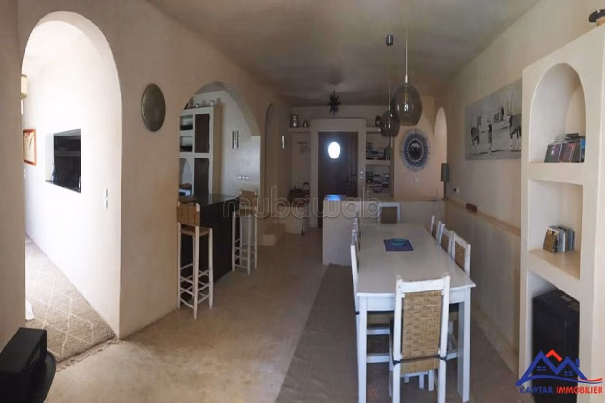 فيلا جميلة للبيع ب طريق آسفي. 5 قطع مريحة. المدفأة وحارس الإقامة