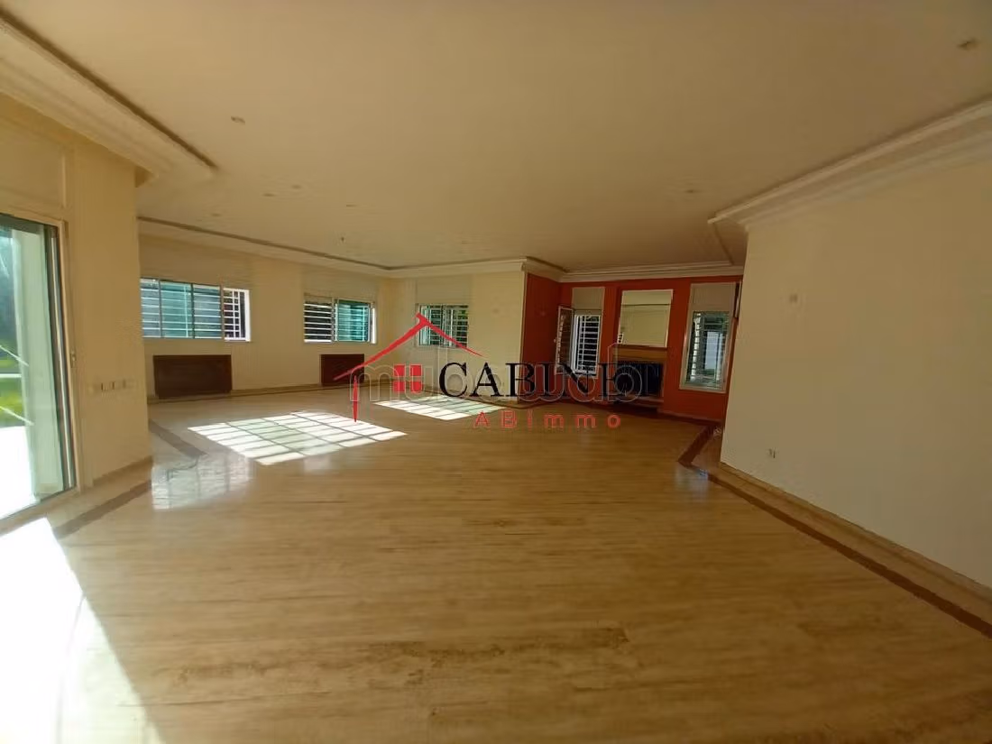 Superbe Villa en location à Souissi