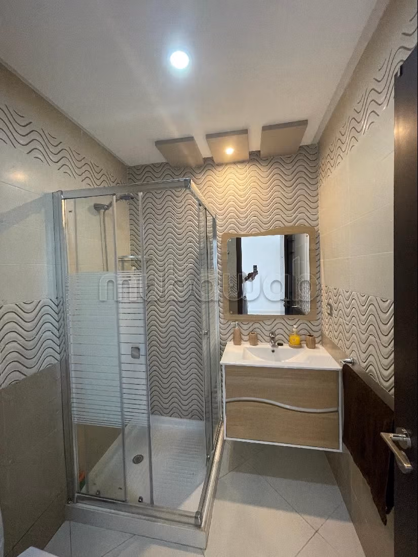 Huurappartementen beschikbaar in Administratif. Oppervlakte 110 m². Volledig gemeubileerd