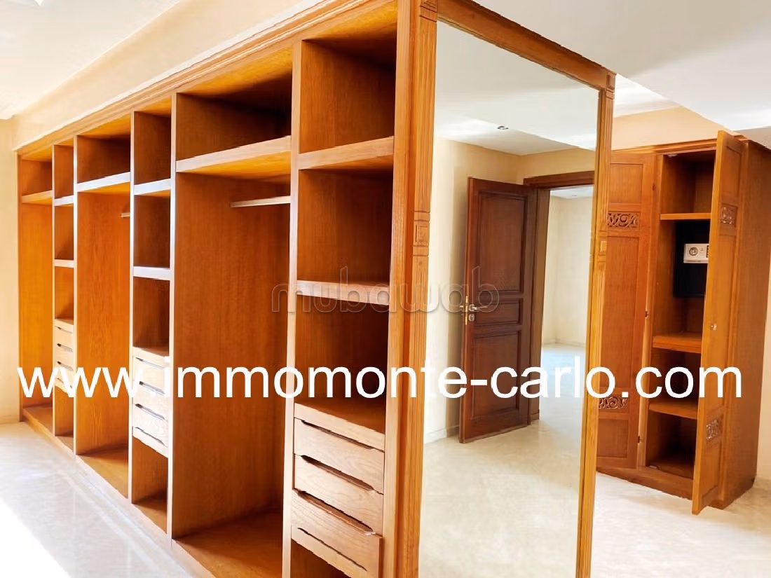 كراء فيلا ممتازة بالسويسي. 5 غرف جميلة. خدمات الكونسياج ، و تكييف الهواء