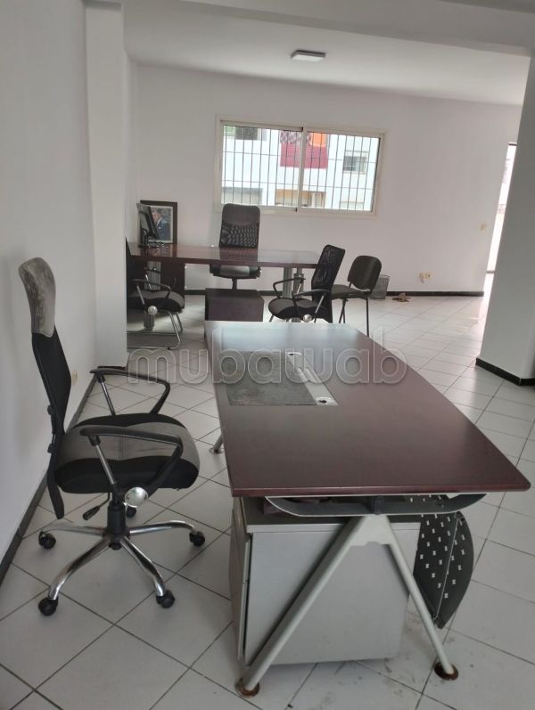 Offices for rent in Centre Ville. Dimension 104 m². Lift