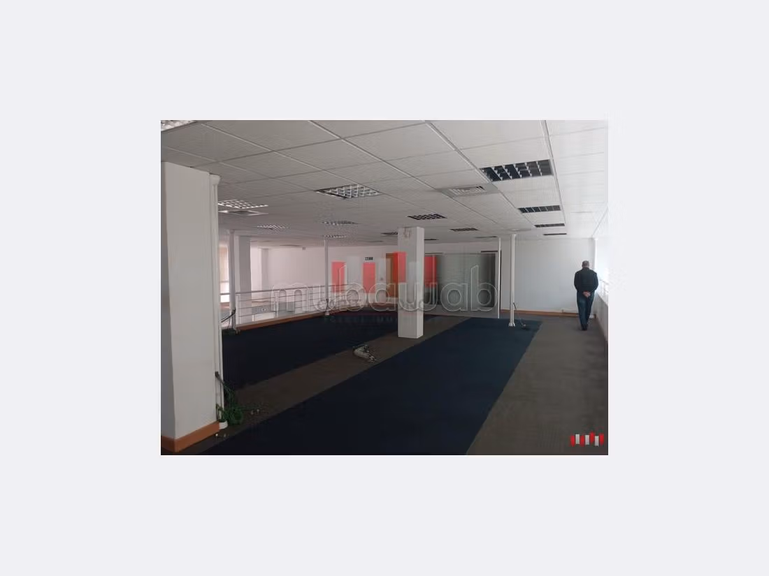 عقارت تجارية للكراء بسيدي معروف. المساحة 580 م². 