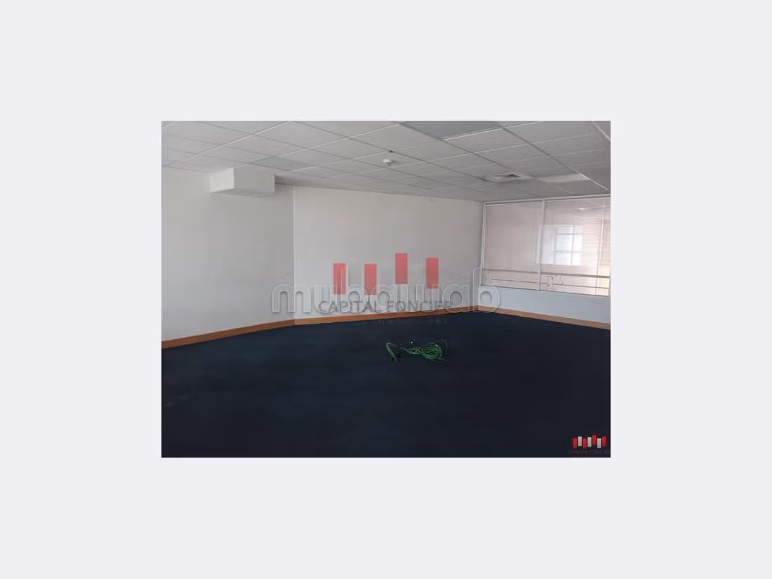 عقارت تجارية للكراء بسيدي معروف. المساحة 580 م². 