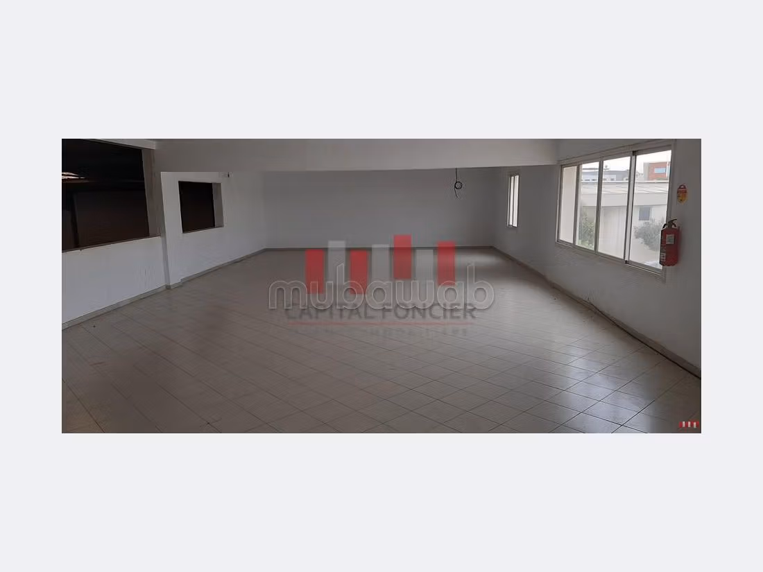 مكاتب ومحلات للكراء ب الحي الصناعي. المساحة 750 م². 