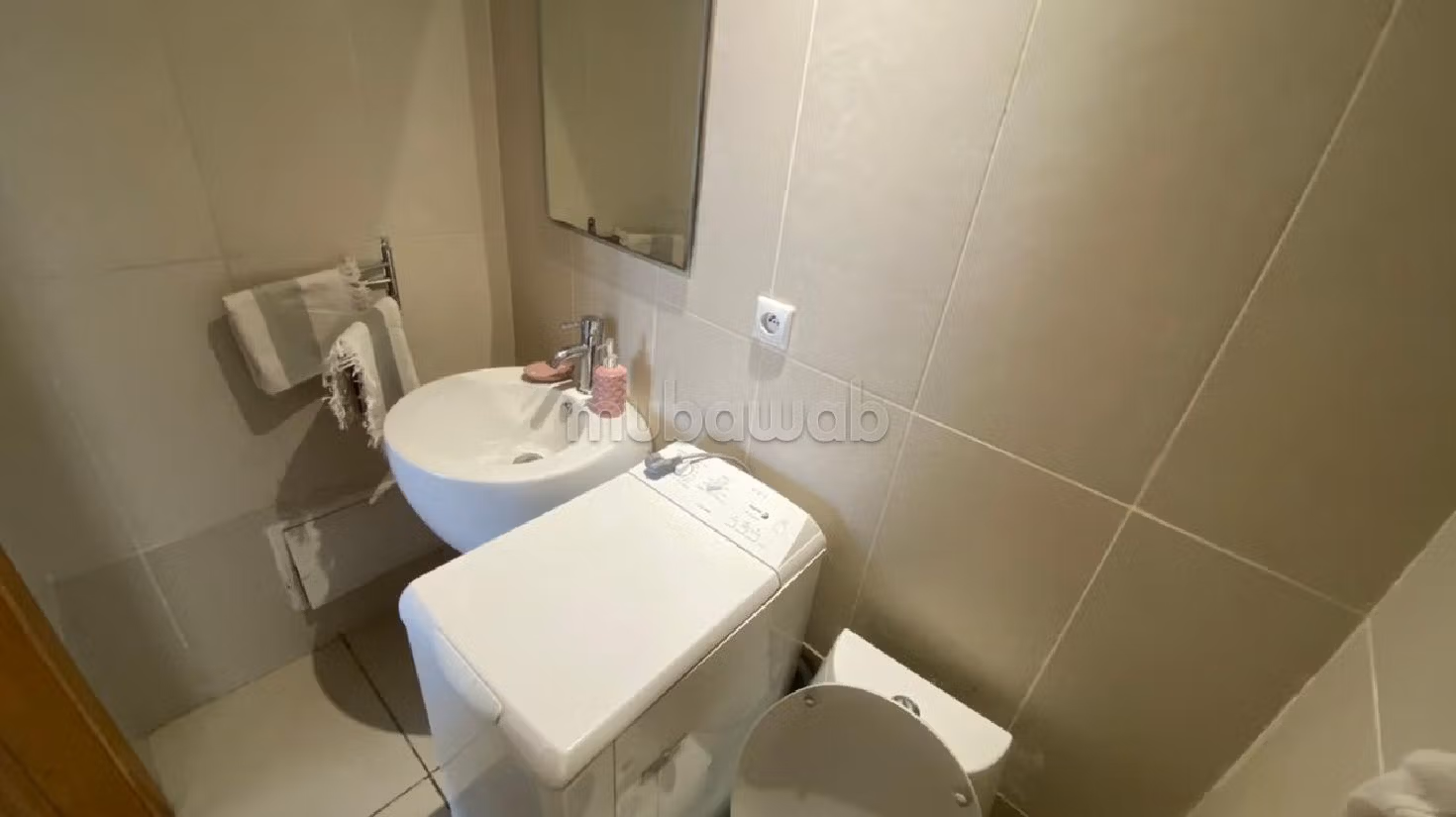 Rent an apartment. Area 120 m². Ample storage space. 