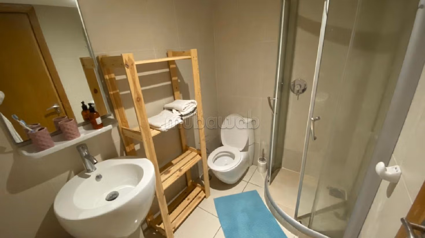 Rent an apartment. Area 120 m². Ample storage space. 