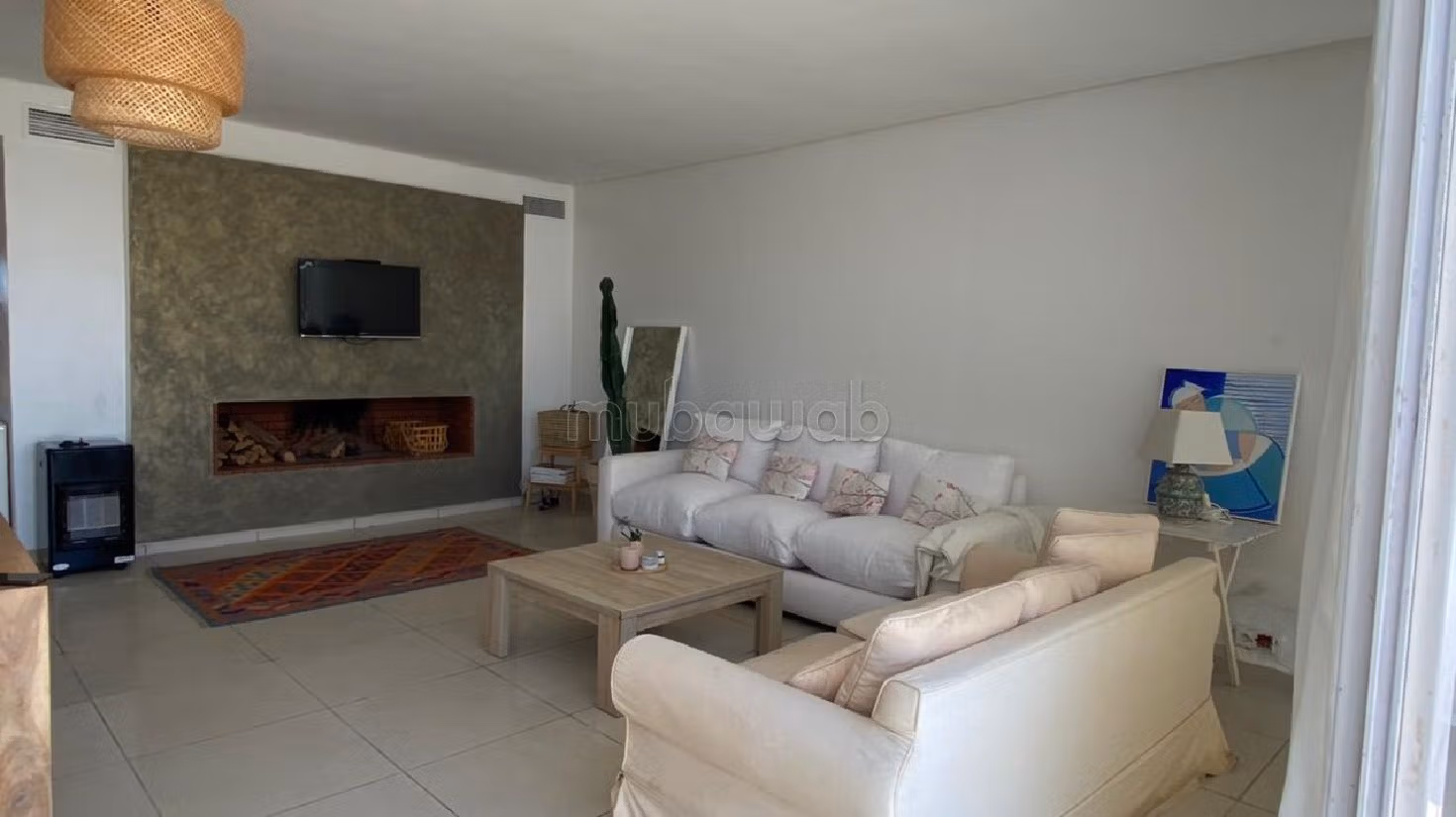 Rent an apartment. Area 120 m². Ample storage space. 