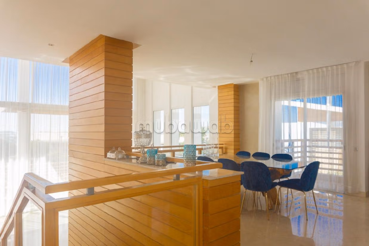 Villa de luxe à louer à Bouskoura. 5 pièces confortables. Places de parking et terrasse