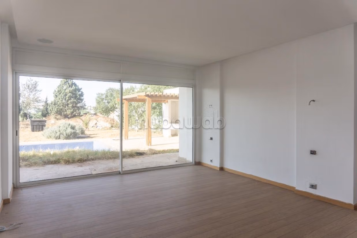 Villa de luxe à louer à Bouskoura. 5 pièces confortables. Places de parking et terrasse