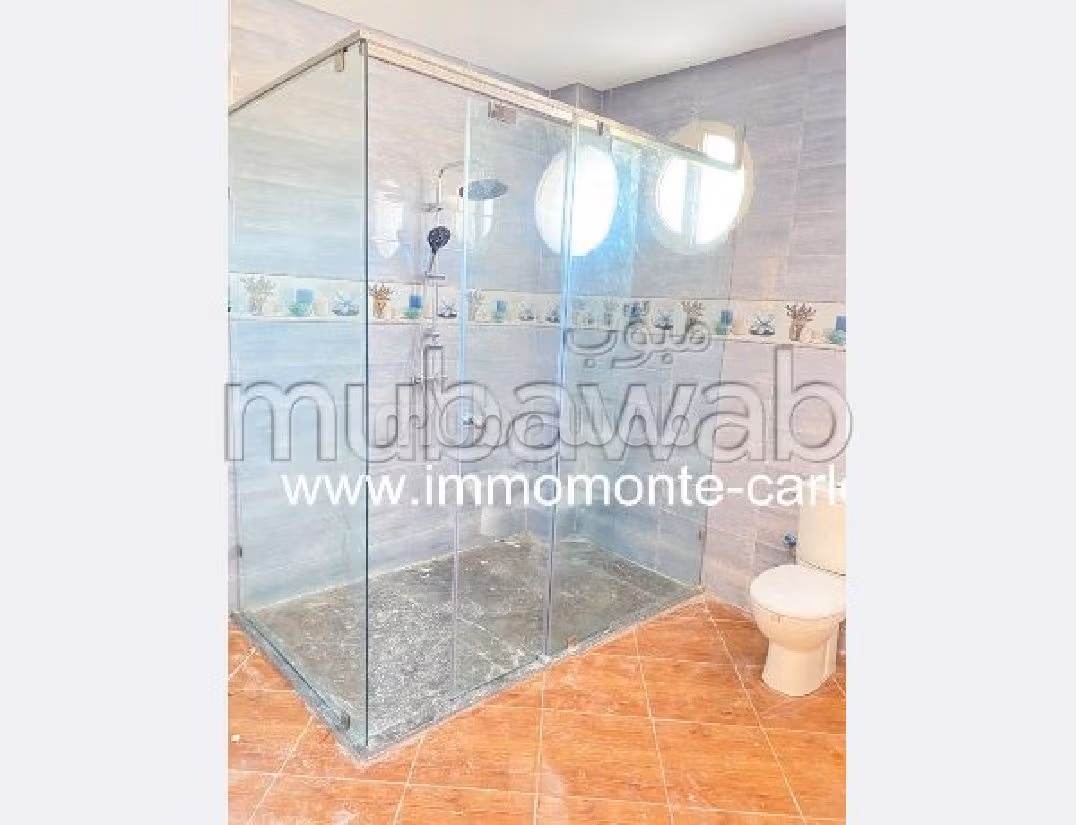 Lujosa villa en alquiler. 4 dormitorios. Aparcamiento y balcón. 