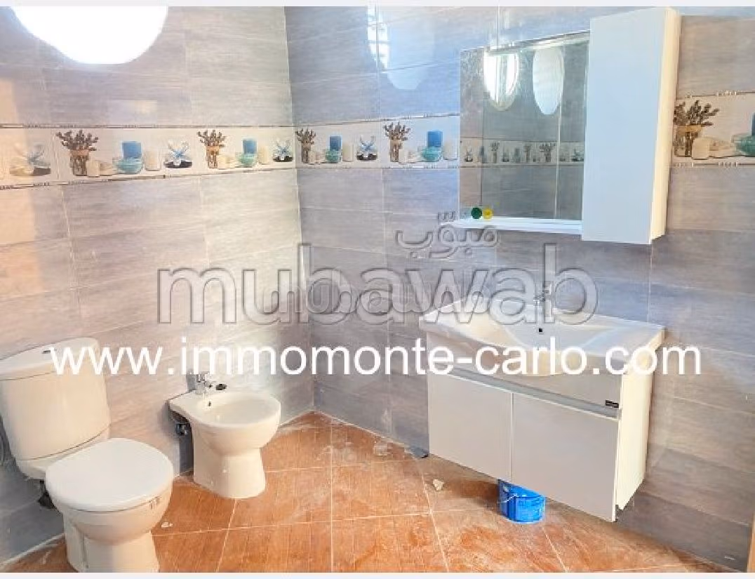 Lujosa villa en alquiler. 4 dormitorios. Aparcamiento y balcón. 