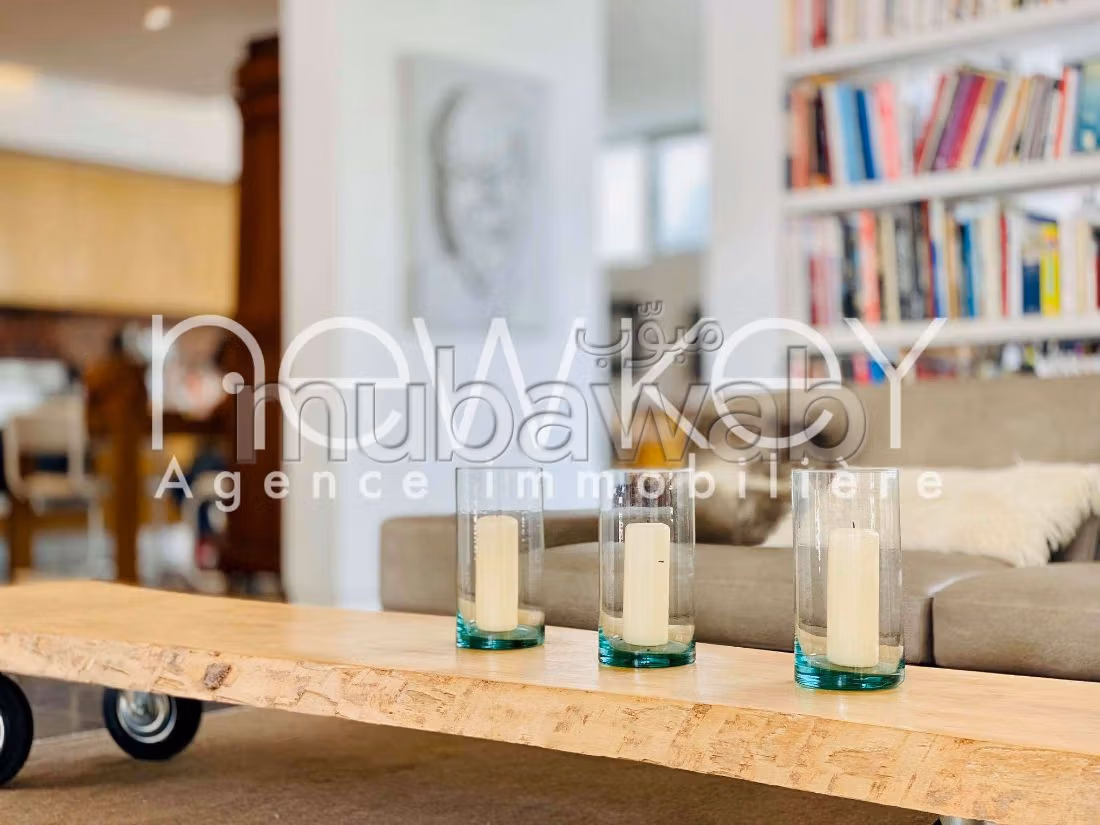 فيلا جميلة للكراء ب المرسى. 4 قطع كبيرة. شرفة جميلة وحديقة